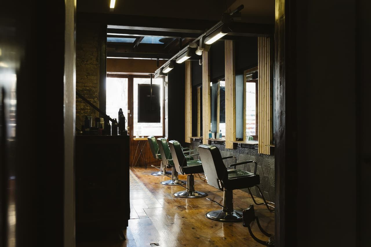 The advantages and disadvantages of chair hire in a salon